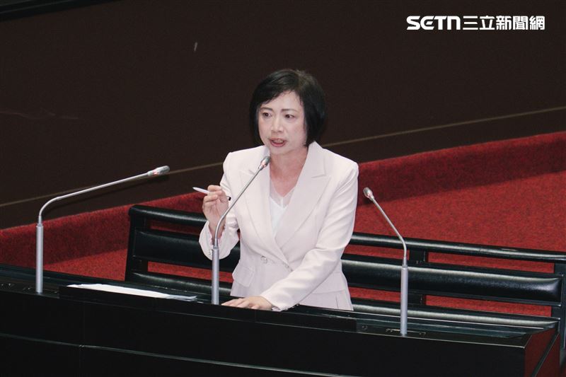 何欣純指出，立院搬遷地點都在台北令人非常錯愕，盧秀燕、江啟臣等人應該明卻表示態度，她呼籲朝野合作、共同支持「立法院遷建台中」。（圖／記者楊士誼攝影）