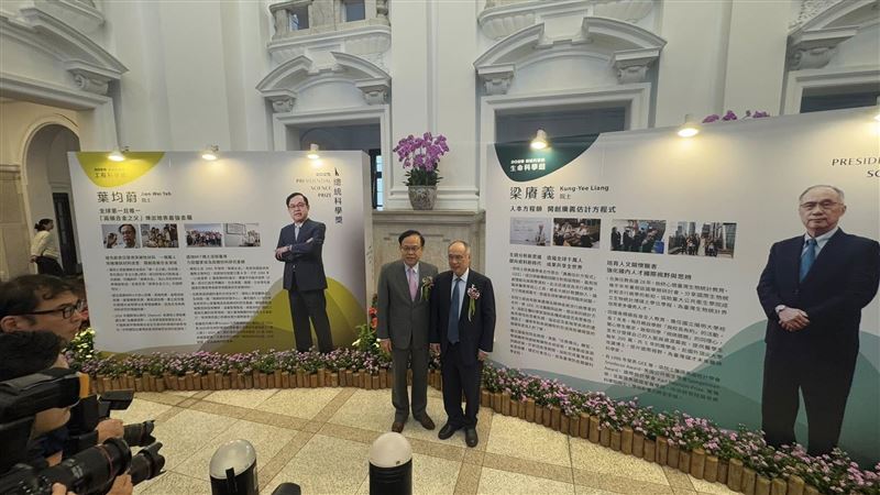 2025總統科學獎揭曉，賴清德11/11頒獎。梁賡義以縱貫研究方法奠定生統與流病分析基石；葉均蔚首創高熵合金與四大效應，帶動專利與產業化。兩位院士以學術&times;應用雙軌推進，讓台灣科研更國際。（圖／記者師瑞德攝影）