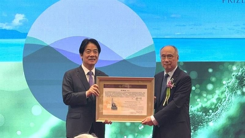 總統科學獎於總統府登場，梁賡義以縱貫研究奠基生物統計，葉均蔚以高熵合金改寫材料科學。賴清德頒獎並宣示30年拚出3位諾貝爾得主；科研成果已走入公共健康與產業現場，台灣研究實力被世界看見。（圖／記者師瑞德攝影）