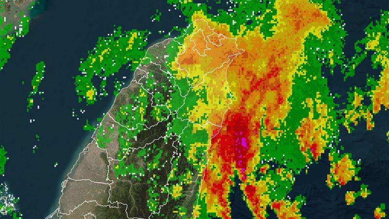 雷電密集!專家示警:這些地區防劇烈降雨