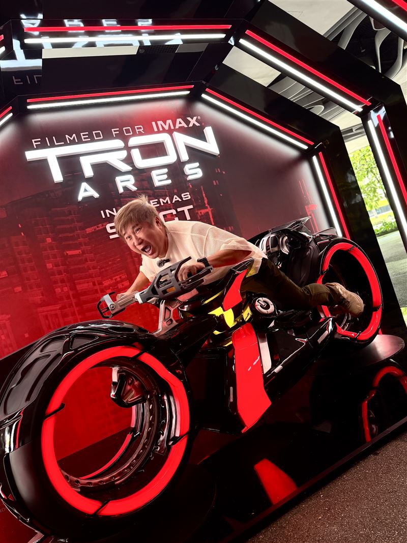 胡瓜到新加坡出差工作。（圖／《下面一位》提供）