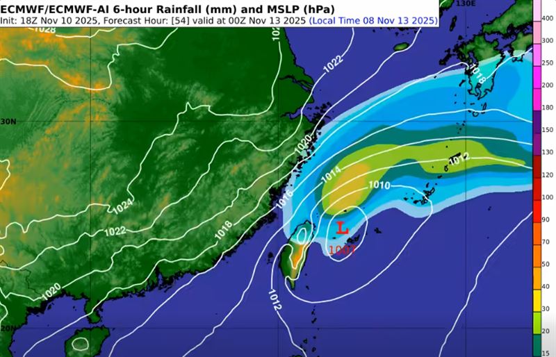 颱風中心週三登陸後很快的穿過南部上空，預估深夜出海。（圖／翻攝自天氣風險 WeatherRisk）