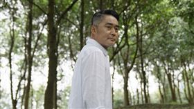 江國賓首度代言牛樟芝品牌外，還當婚禮歌手。（圖／三立）