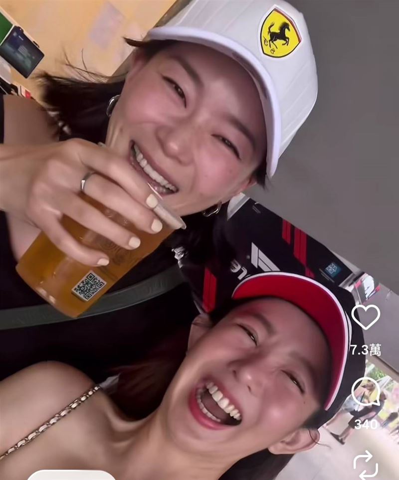 郭書瑤（右）跟鍾瑤（左）同遊新加坡。（圖／翻攝自IG）