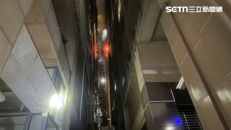 警消獲報，出動14車44人前往搶救，緊急疏散上百名住戶，所幸，無人員受傷受困。（圖／翻攝畫面）