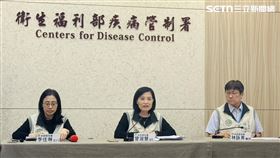 疾管署發言人曾淑慧（中）說明流感、新冠疫情。（圖／記者柯美儀攝影）