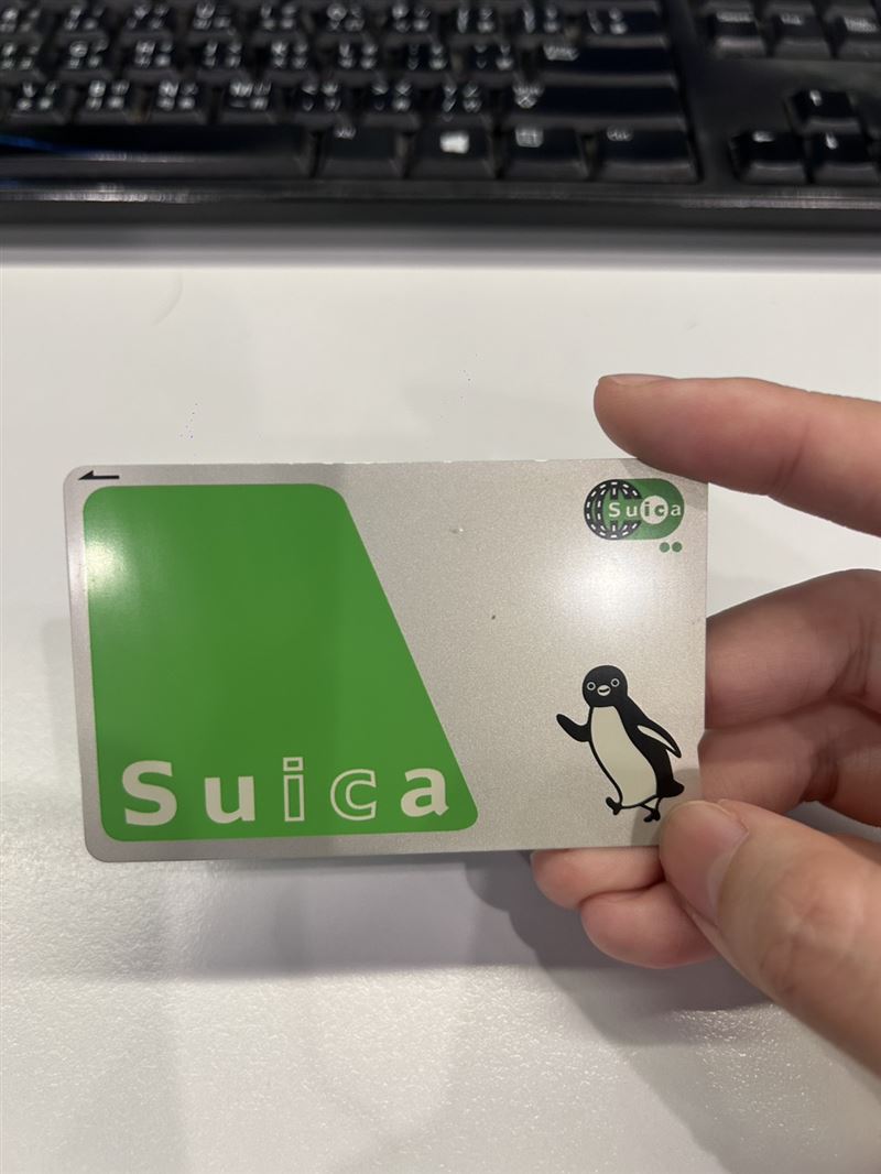 登場25年,Suica的形象角色「Suica企鵝」已確定將於今年底正式「畢業」。(圖/資料照)