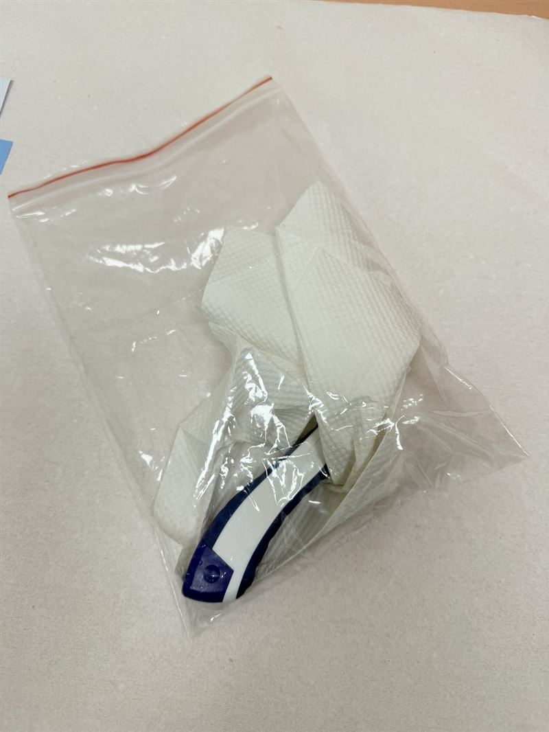 曾男所使用的美工刀。（圖／翻攝畫面）