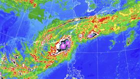 氣象署預估鳳凰颱風將於明日傍晚從高雄、屏東登陸。（圖／氣象署）
