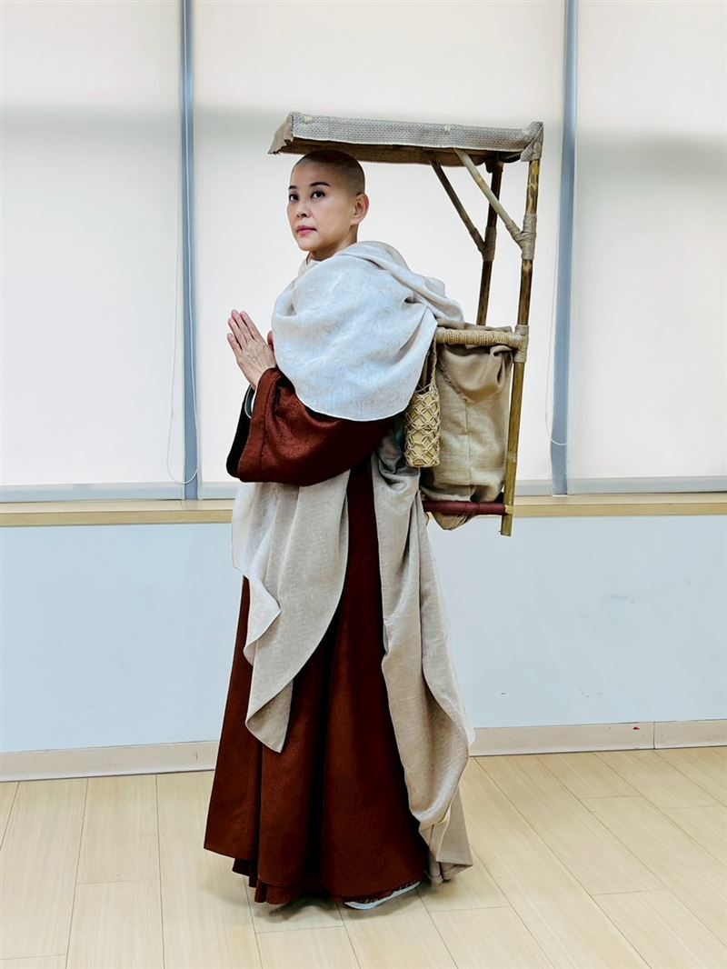 方馨全新光頭造型曝光。（圖／武童文化事業有限公司提供）