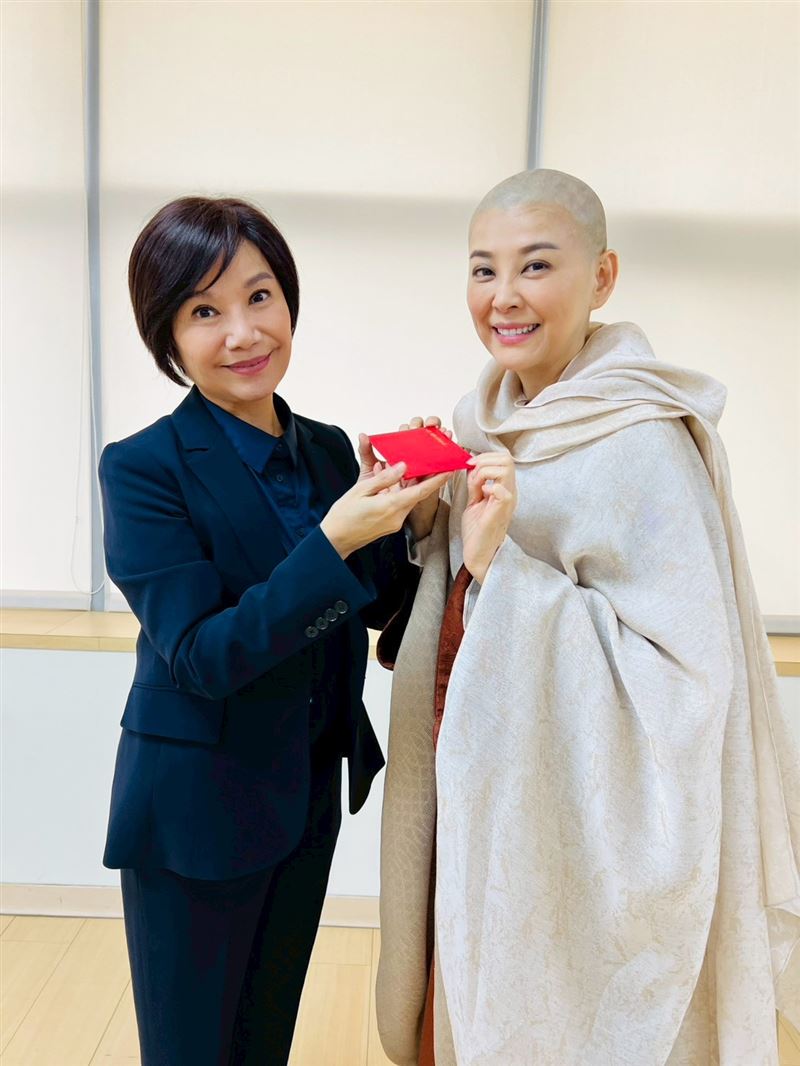 53歲方馨為戲嘗試光頭造型。（圖／武童文化事業有限公司提供）