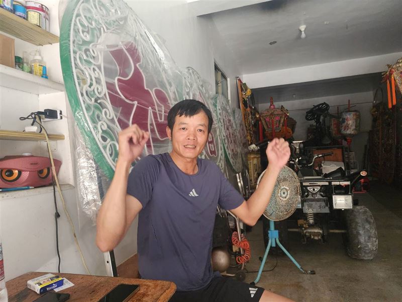 差一秒奇蹟生還！基隆八斗子山崩12年後，救人英雄賴鴻瑋憶現身回憶驚險瞬間。感謝中壇元帥三太子保佑。（圖／記者鍾志鵬攝影）