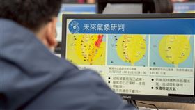 東部僅台東沒放假！大學生寫信「求帥氣迷人校長放假」，本人幽默回應了。(圖／翻攝臉書)