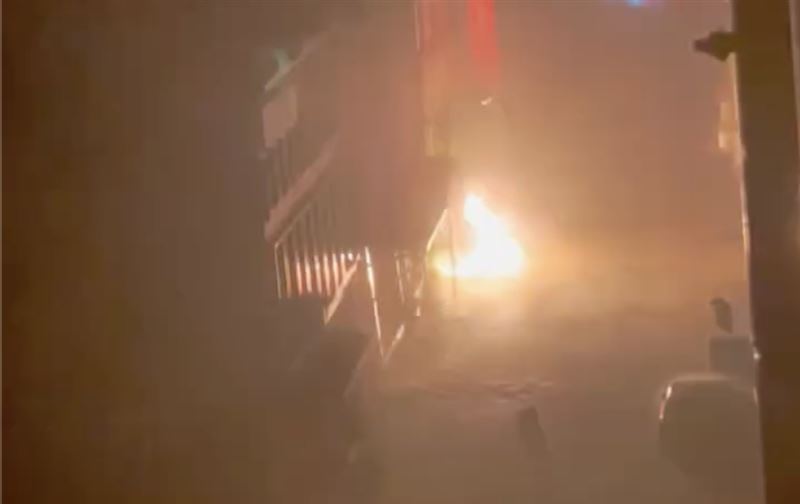 鳳凰颱風、雨彈、宜蘭、變電箱、短路、爆炸、起火、停電（圖／翻攝自Threads @night._.11.5）