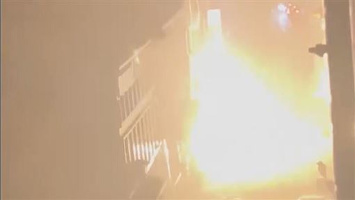 新／鳳凰轟宜蘭「變電箱爆炸」街道陷漆黑