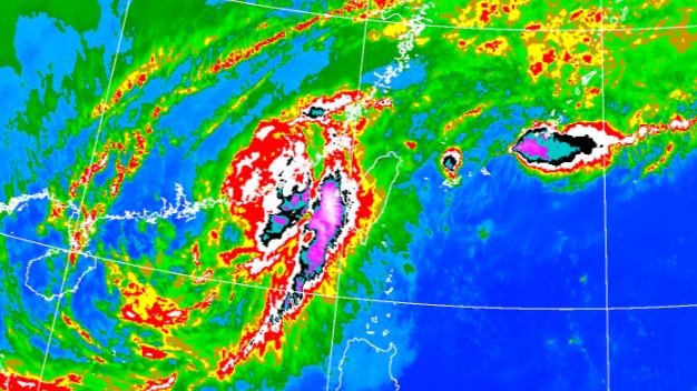 他預測颱風假翻車!網灌爆:領雞排珍奶了
