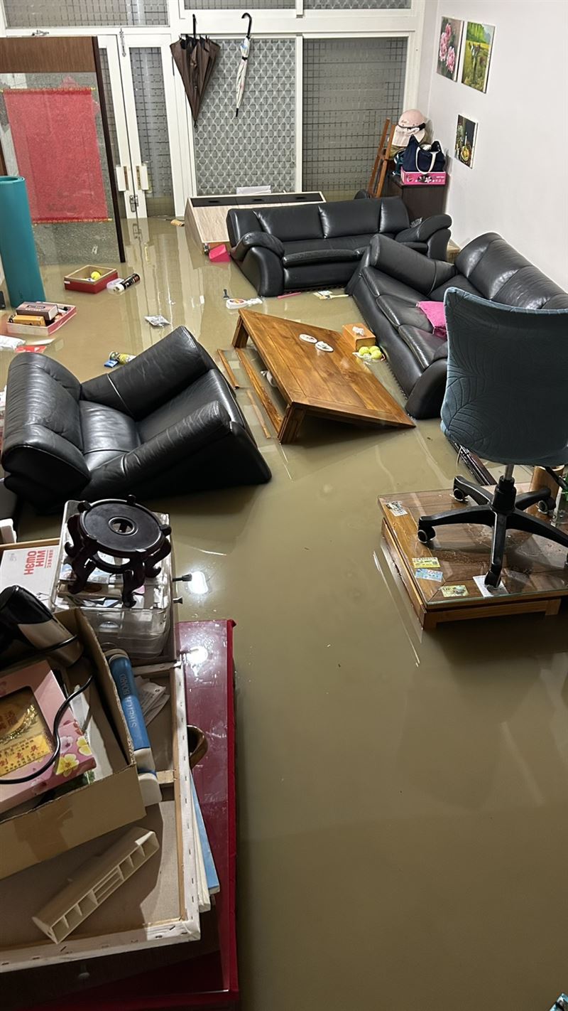 氣象粉專小編分享，老家宜蘭蘇澳已經嚴重淹水。（圖／翻攝自台灣颱風論壇｜天氣特急 臉書）