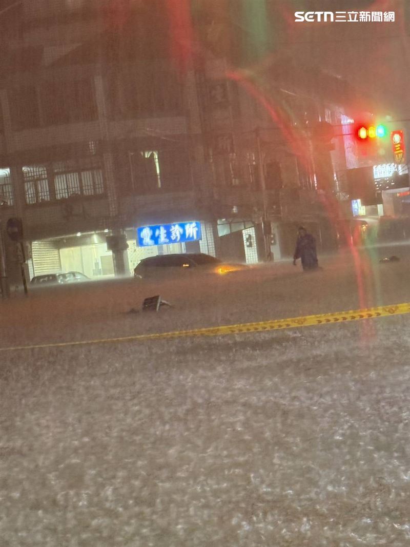 大雨狂炸蘇澳市區慘淹。（圖／民眾提供）