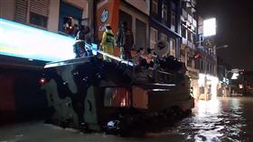 水淹、蘇澳、國軍、兩棲突擊車、災區、颱風、鳳凰（圖／翻攝畫面）