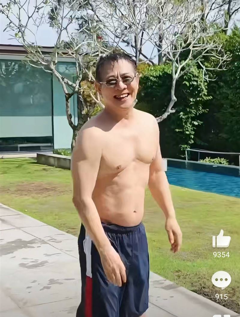 李連杰曾脫衣澄清沒有手術痕跡。（圖／翻攝自微博）