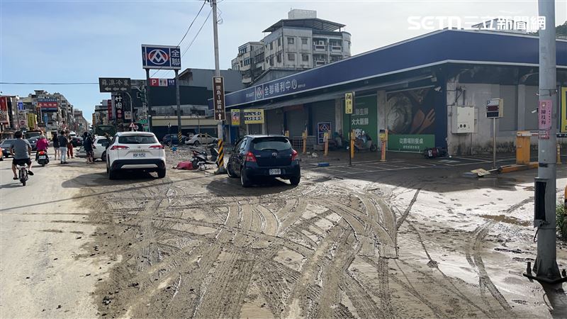 水淹一度高達一層樓的全聯、中原路一帶，淹水也已經全部消退。（圖／民眾提供）