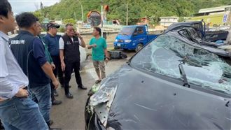 愛車拋錨又遭國軍巨獸輾爛！苦主吐這4字