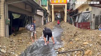 豪雨炸黃沙石堆湧…南方澳民宅被土石淹毀