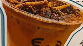 大陸北京萬物博物館近日推出「蟑螂粉咖啡」，在網路上掀起熱議。（圖／翻攝自微博）