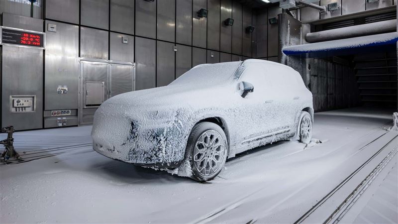 賓士全新第二代GLB外觀延續方正硬派風格。（圖／翻攝Mercedes-Benz網站）