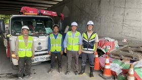 北市7車、16人、4英吋抽水機19部，今天下午整隊陸續出發，趕往災區（圖／台北市政府提供） 