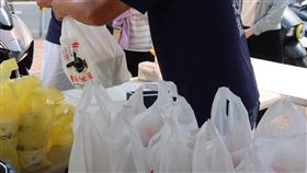 烤雞特攻隊加碼發放200隻烤雞。（圖／取自烤雞特攻隊 高屏嘉義店臉書）