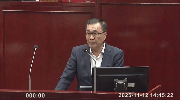 北市議會審查新壽解約金，李四川到議會說明。（圖／翻攝畫面）