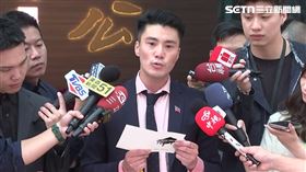 丁瑀送禮物給鄭麗文。（圖／翻攝畫面）