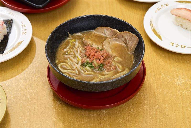 壽司郎首次與拉麵名店「一幻」合作推出「一幻蝦味噌拉麵」。(圖／壽司郎提供）