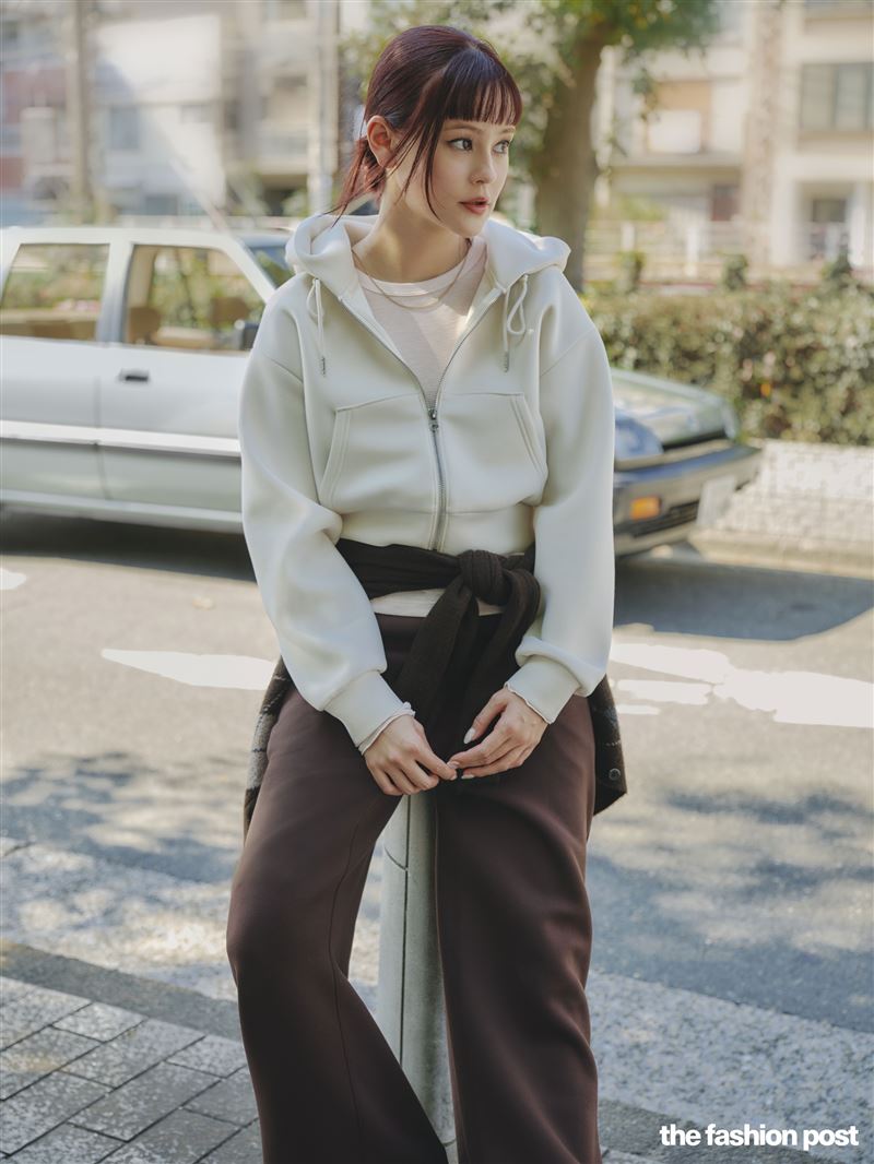 GU今秋冬推出全新休閒服（Sweat；GU大學T系列）穿搭風格『Swe潮日常（スウェ活）』，引領舒適與時尚兼具的新潮流。（圖／品牌業者提供）