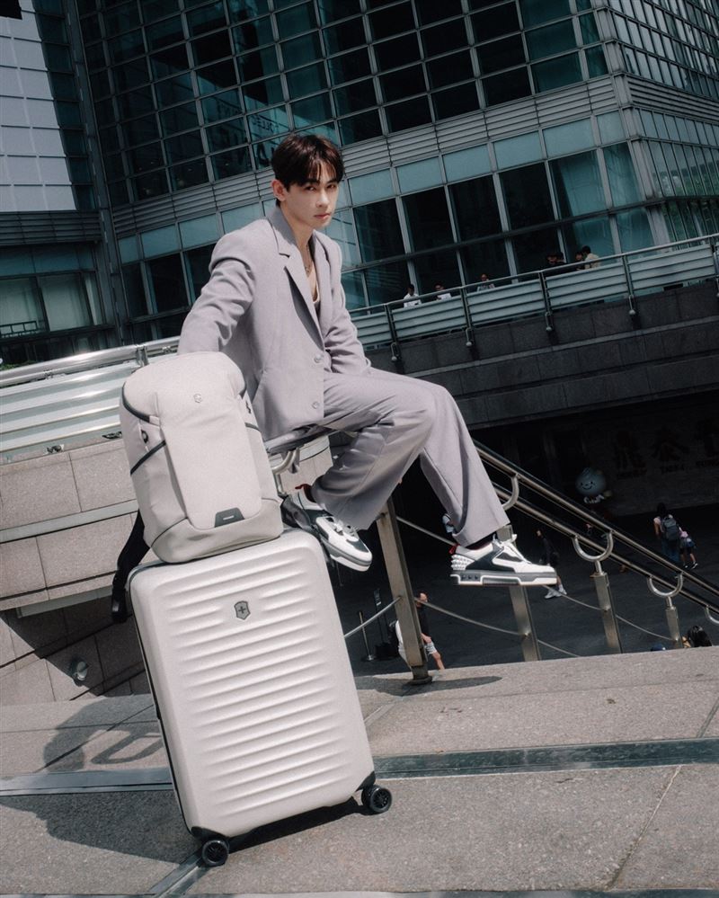 時尚線條與霧面質感並存，Airox Advanced展現都會旅人的輕盈風格。（圖／品牌業者提供）