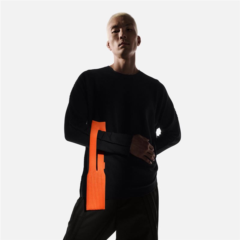 蘋果推出新品配件「iPhone Pocket」，台灣有販售。（圖／翻攝自Apple官網）