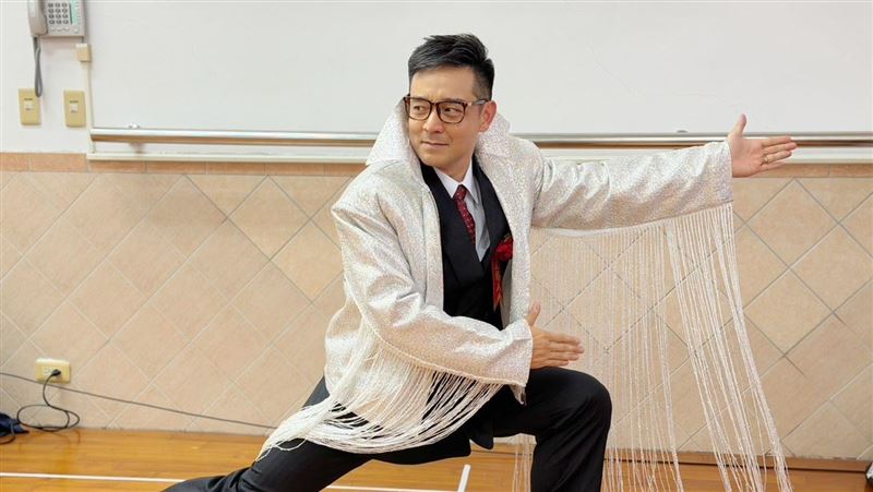主播模仿劉文正!再挑戰「讓高凌風登台」