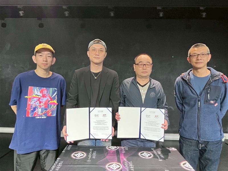 左二台灣動態藝術協會創會理事長陳繼為、左三臺北城市科技大學演藝事業系系主任郭元冲。（圖／臺北城市科技大學演藝事業系提供）