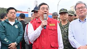 行政院長卓榮泰今(12)日視察蘇澳市區民宅淹水及下水道排水改善。（圖／行政院提供）