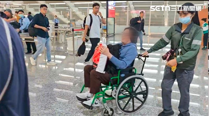 陳姓男子涉嫌造謠違反社維法，下機後立刻遭逮，他相當錯愕：「犯什麼法？」。（圖／記者石明啟攝影）