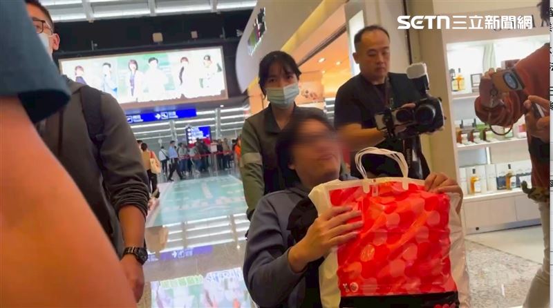 北市陳男發文造謠台灣花80億元讓副總統蕭美琴演說，警方前往機場逮人。（圖／記者石明啟攝影）