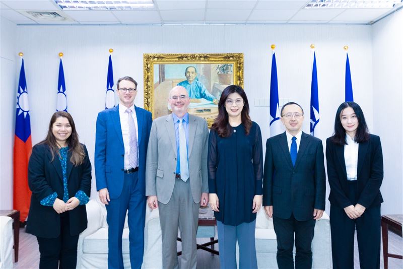 雙方團隊見面合影。（圖／翻攝畫面）