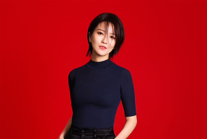 蔡淳佳將推出新EP，率先釋出首波單曲〈一字一言〉。（圖／Joi Music／淳萃文化提供）