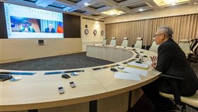 外交部政務次長吳志中接受捷克「布拉格國際廣播電台」專訪（圖／外交部提供）