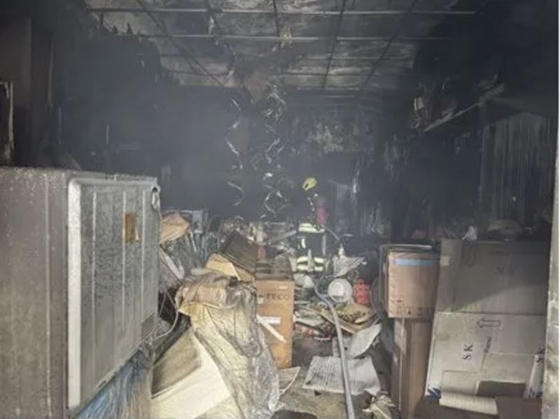 苗栗頭份某透天厝發生火警。（圖／翻攝畫面）