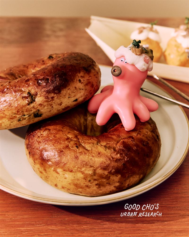 好丘推出期間限定「章魚燒風味貝果」。(圖／業者提供)