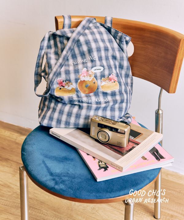 多款章魚燒貝果蠟燭主視覺聯名服飾、小物、手提袋開賣。(圖／業者提供)