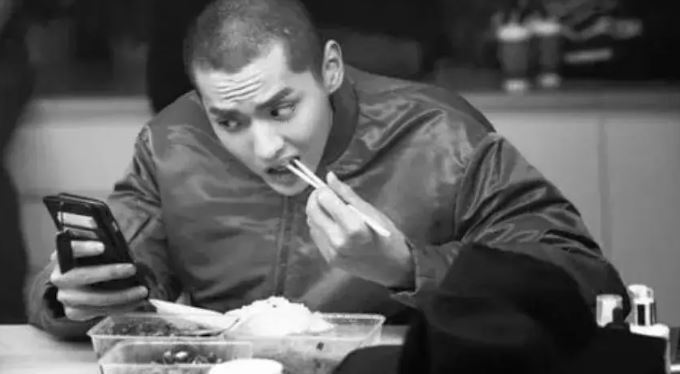 以吳亦凡的財力，在監獄應該可藉此換取較為舒適的生活條件。（圖／翻攝自微博）