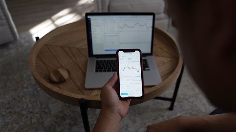 美股在台灣14日清晨收盤走跌，不過13日外資大進補緯創等老AI股。（示意圖／PIXABAY）